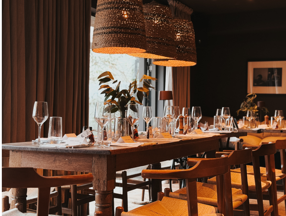 Russell 's Seafood Bar Side Bar Image